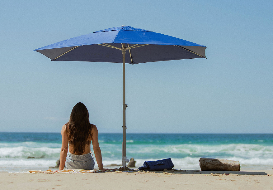 Beach Umbrella vs Regular Umbrella: What's the Difference