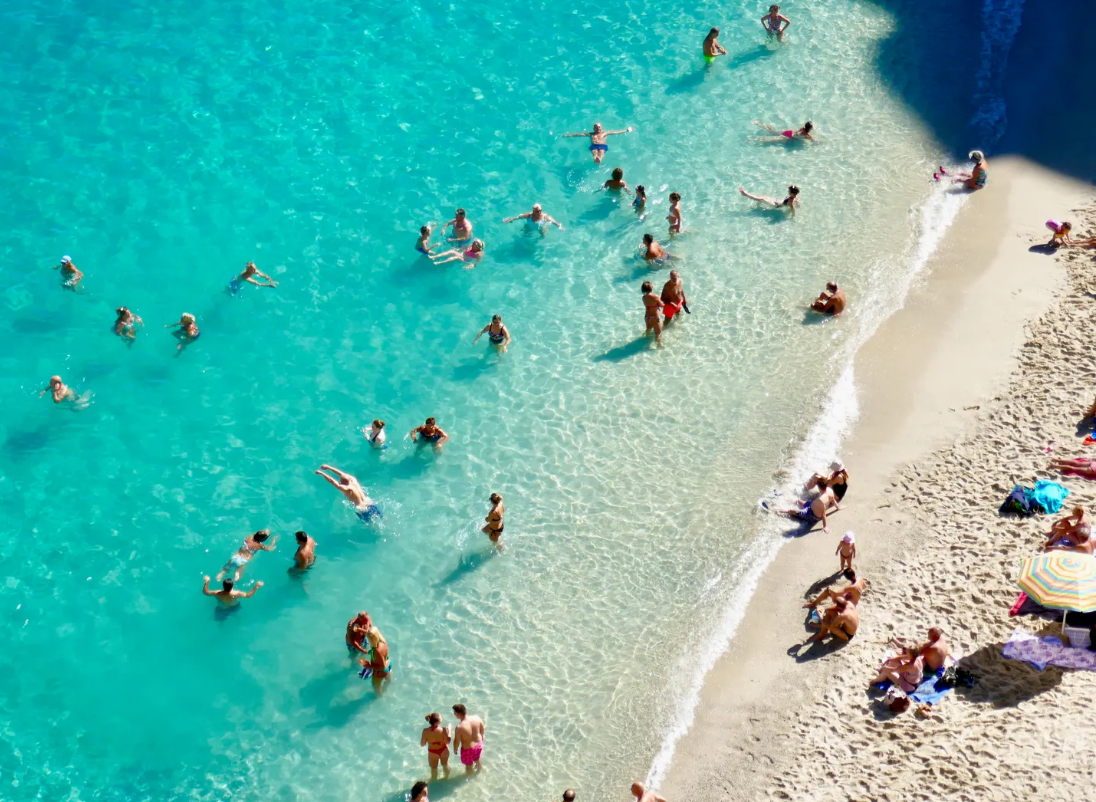 Beach Etiquette: How to use beach umbrellas in public areas