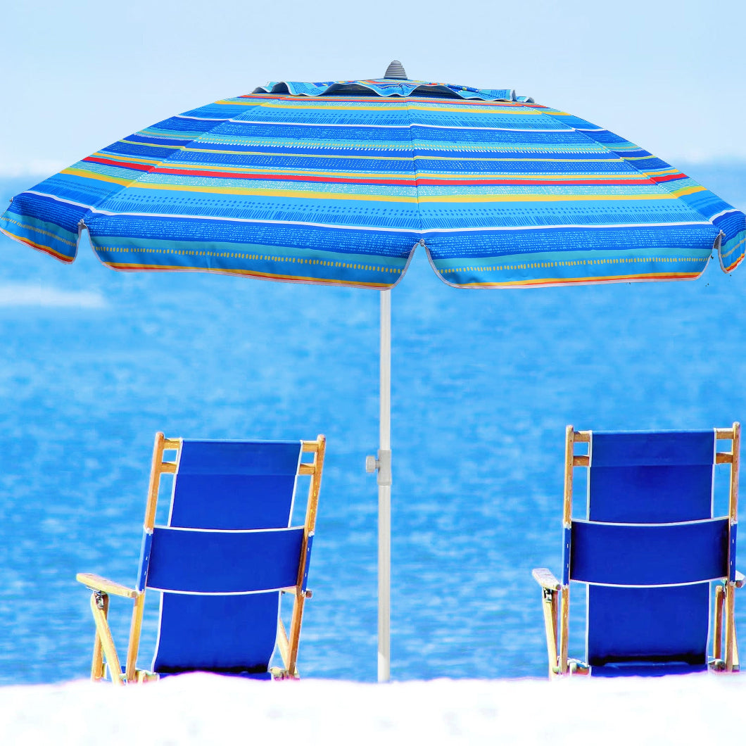 Two comfortable chairs sheltered by an AMMSUN 7ft Mariana's Tear Green sombrilla de playa with sand anchor